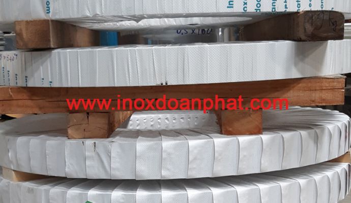Stainless steel tape cutting
